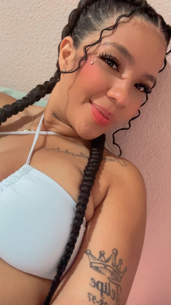 encantadora con ojos marrones