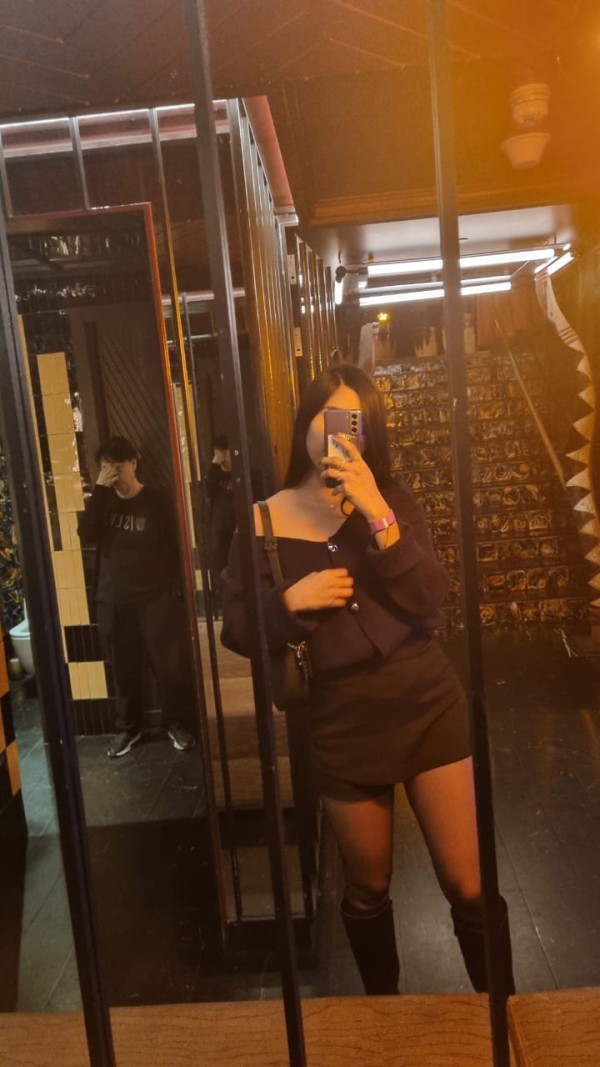ABRIL 24 AÑOS — VENEZOLANA EN SALOU