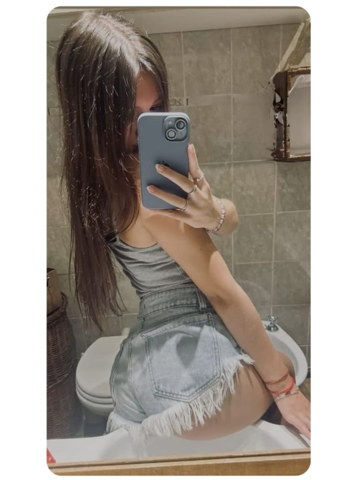 Complaciente,cariñosa fiestera