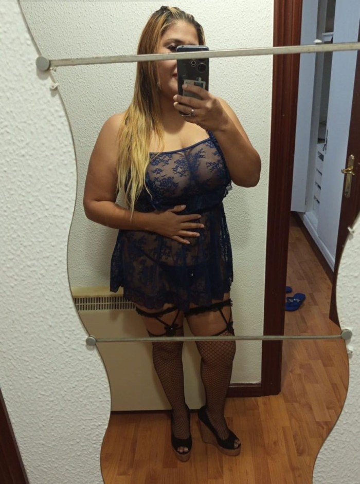 Rubia caliente