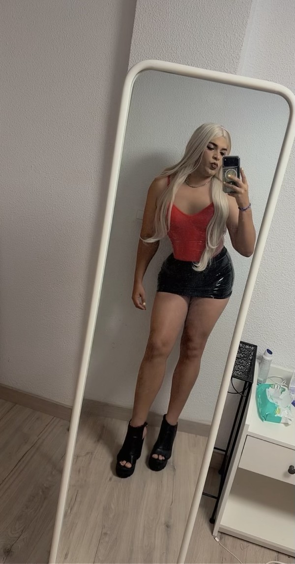 chica trans rubia Benalmádena arrolló de la miel