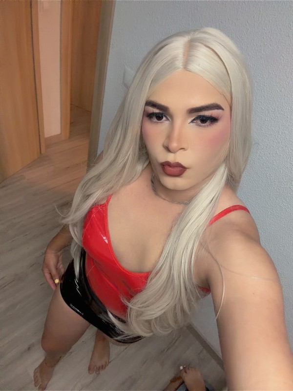 chica trans rubia Benalmádena arrolló de la miel