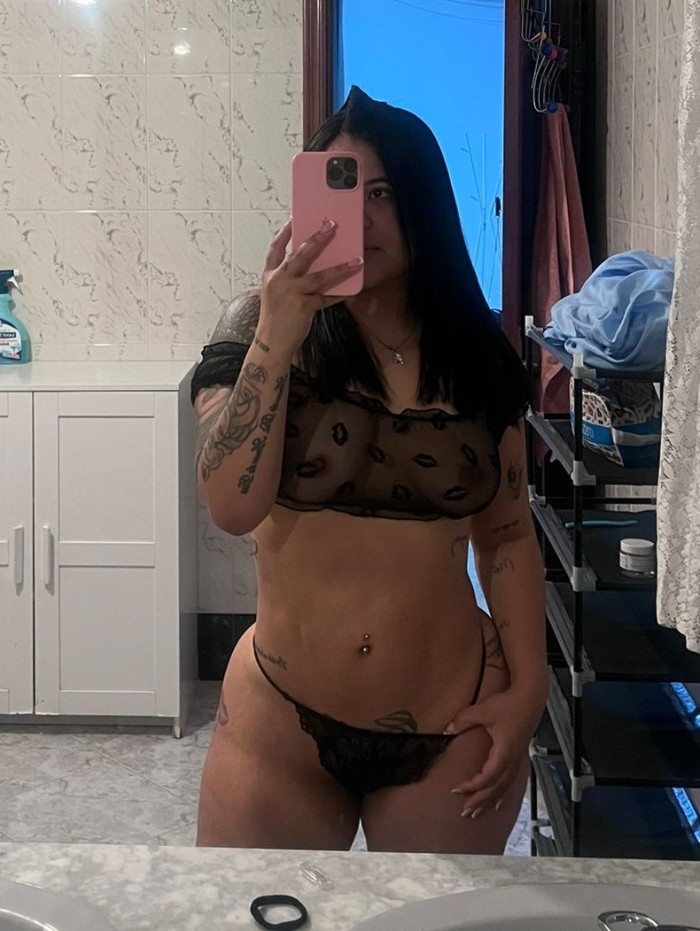 MIA SUPER FOLLADORA Y EXPLOSIVA