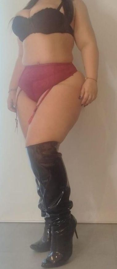 Sole, paraguaya, fiestera, independiente, Benalmád
