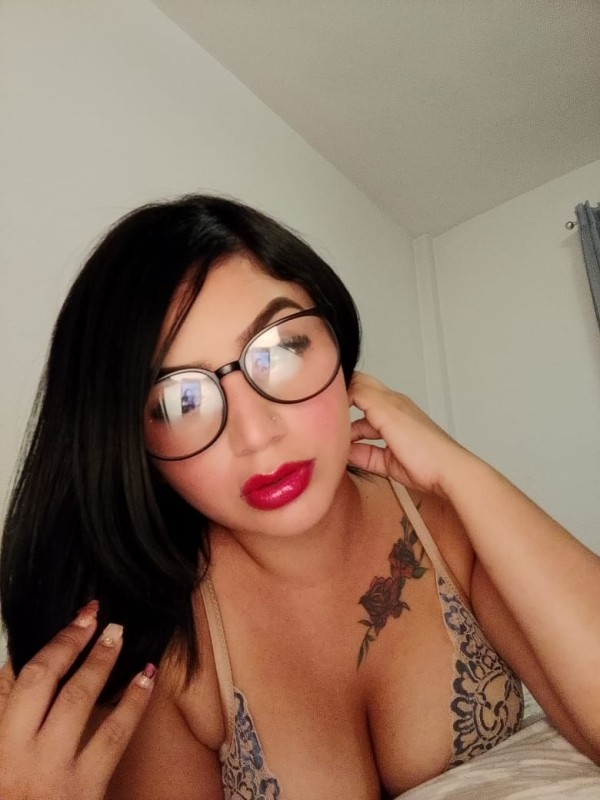 Recién llegada, joven muy linda y adicta al sexo