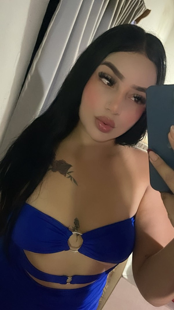 Joven Fiestera, totalmente natural, adicta al sexo