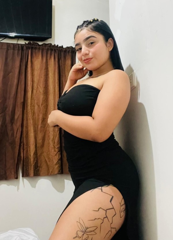 Joven Fiestera, totalmente natural, adicta al sexo