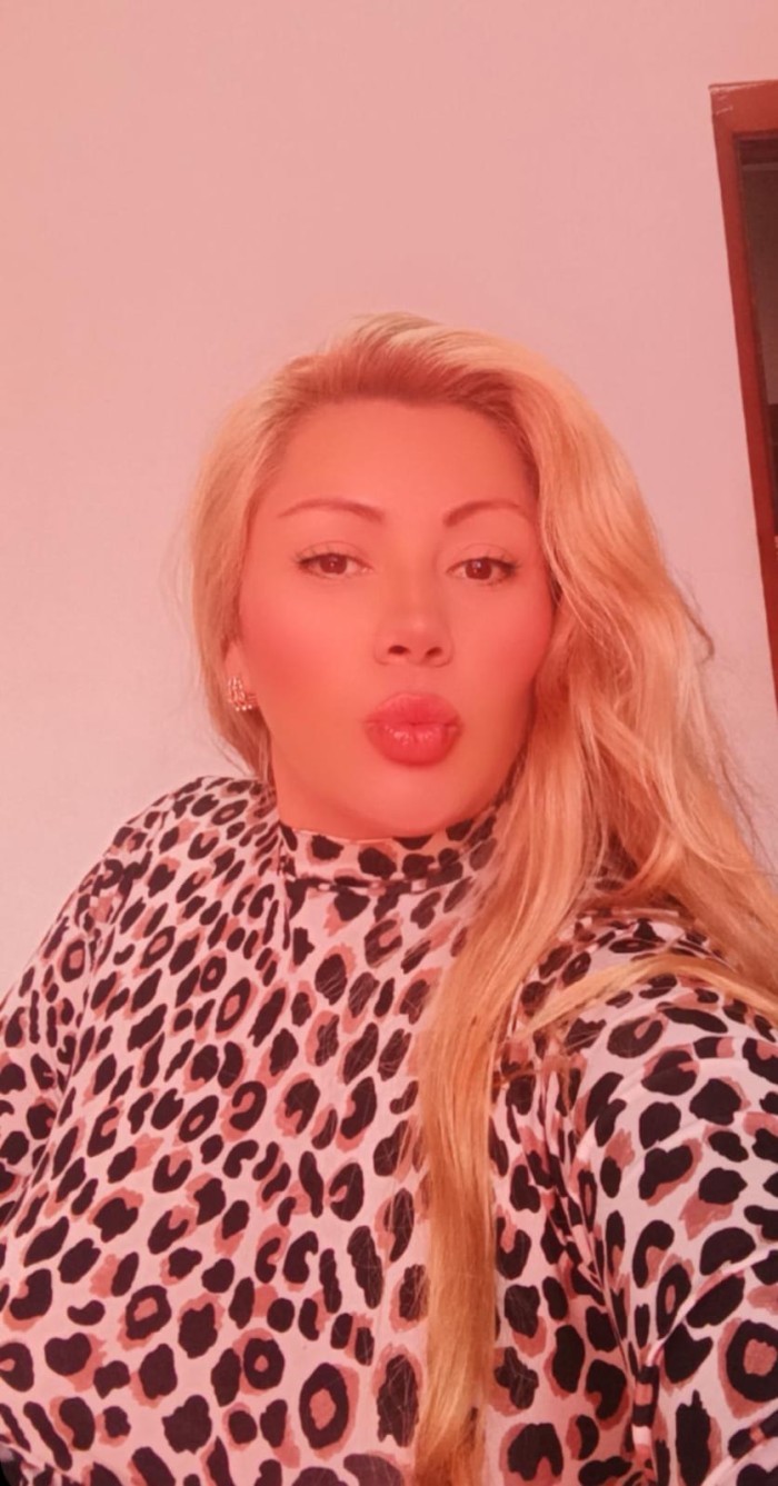 LUJURIOSA IMPLICADA Y COMPLACIENTE VEN A DISFRUTAR