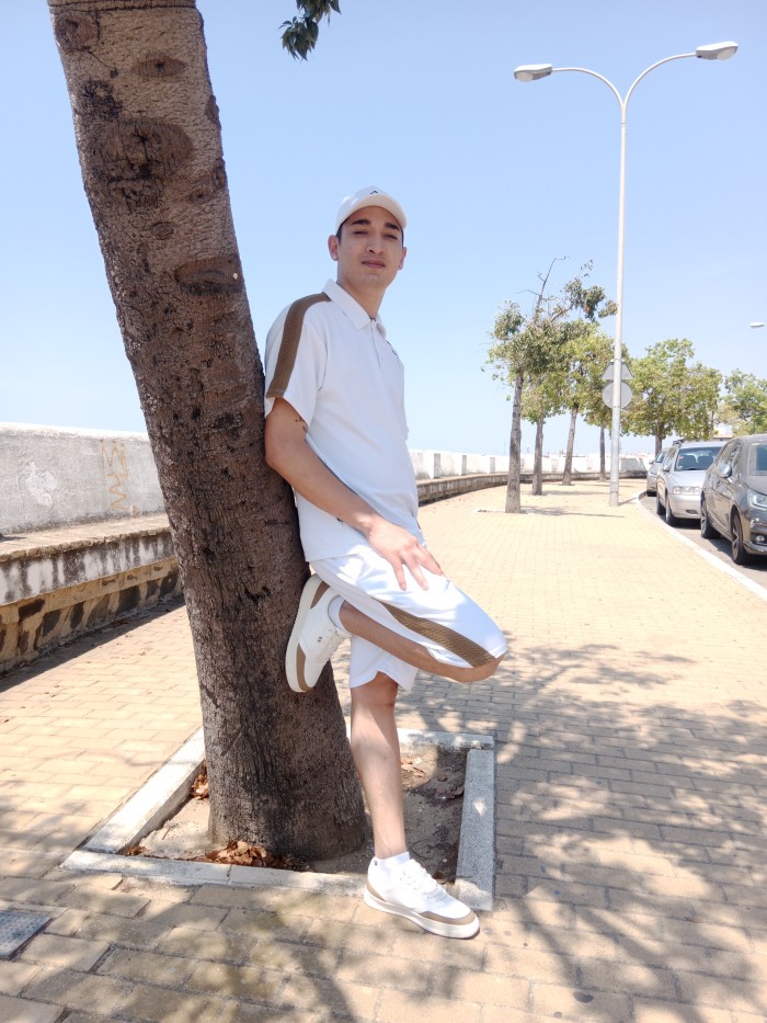 LATINO POLLON, FIESTERO , GUARRO Y MUY CAÑERO
