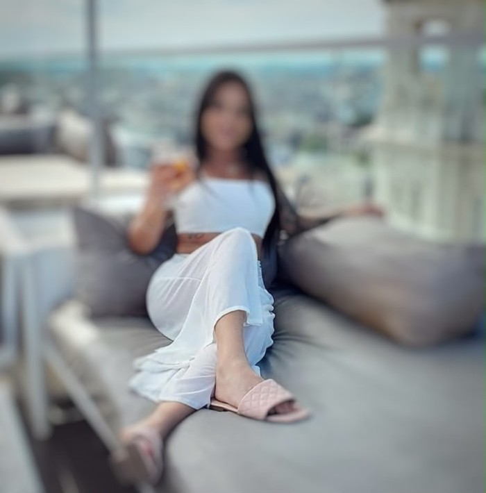 CARLA DE REGRESO APROVECHA