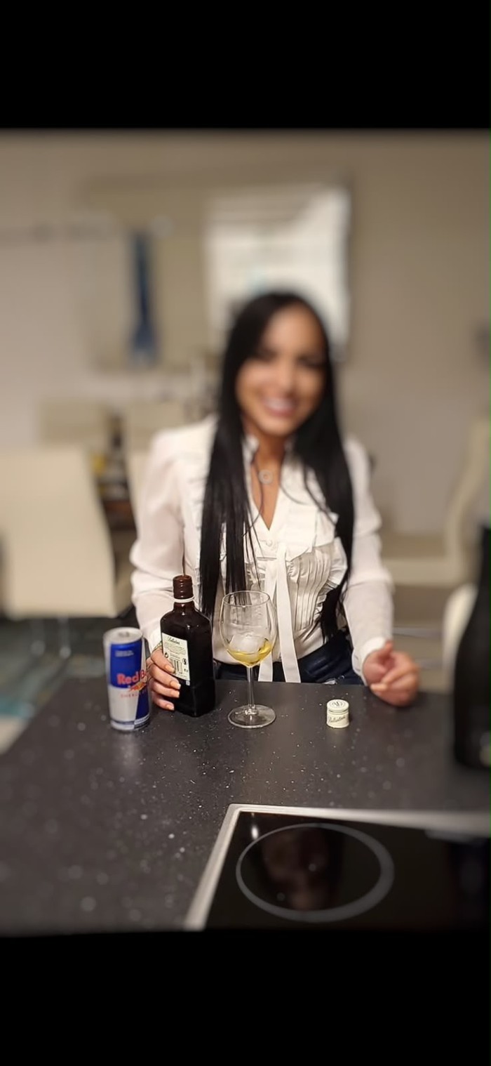 CARLA DE REGRESO APROVECHA