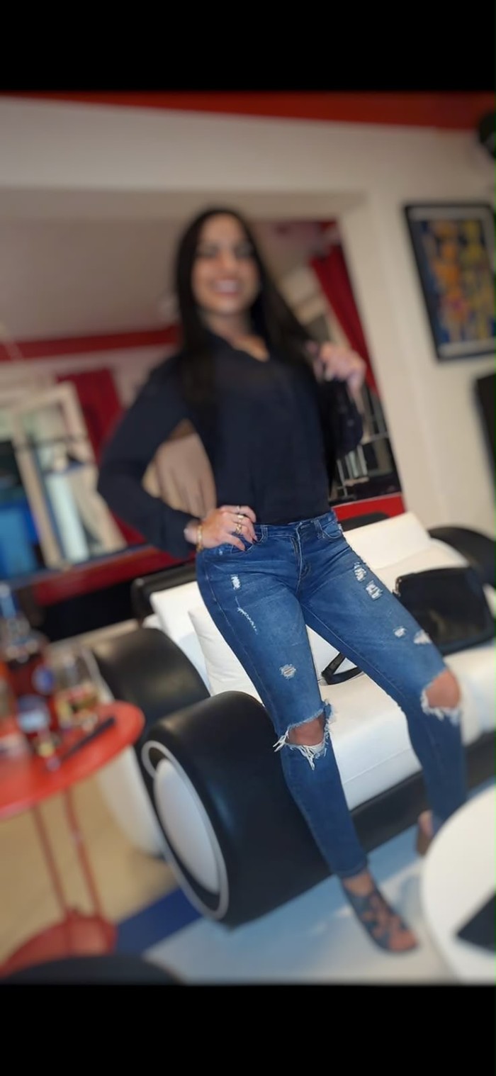 CARLA DE REGRESO APROVECHA