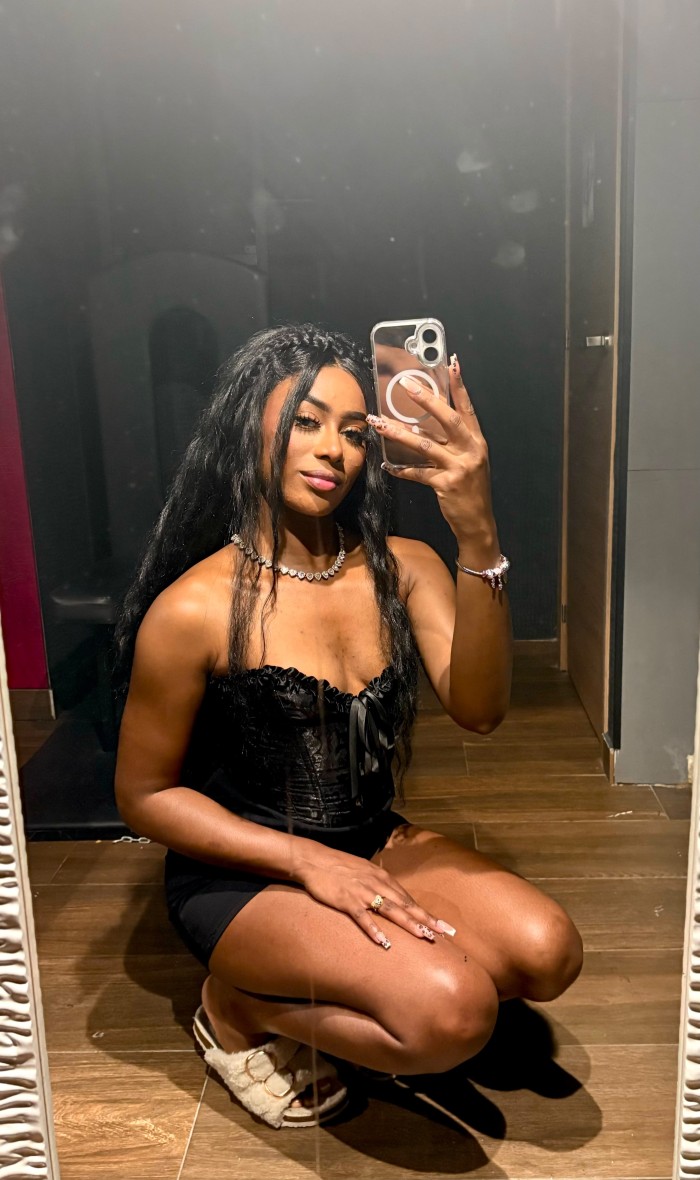 MADELEINE GUAPA CACHONDA FIESTERA Y SEXY