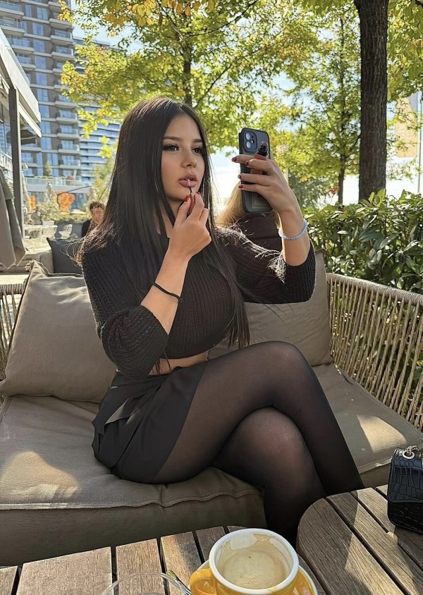 Cansando de fotos falsas soy muy real