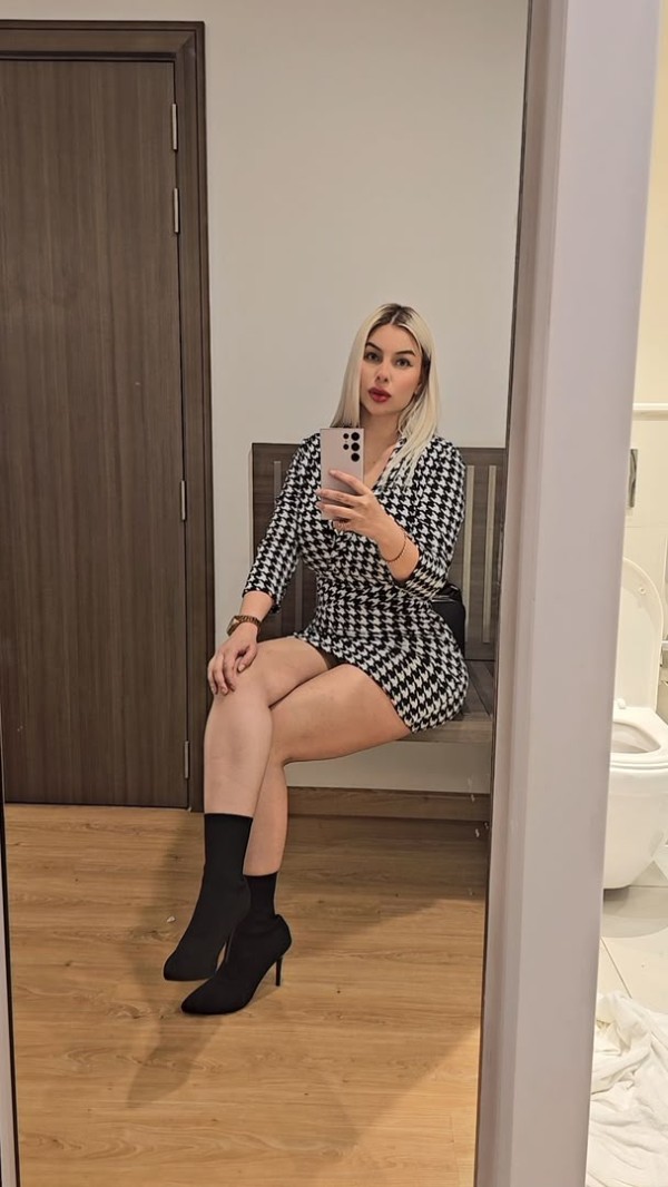 MUÑEQUITA FOGOSA JUGUETONA INSACIABLE Y MUY FIESTERA