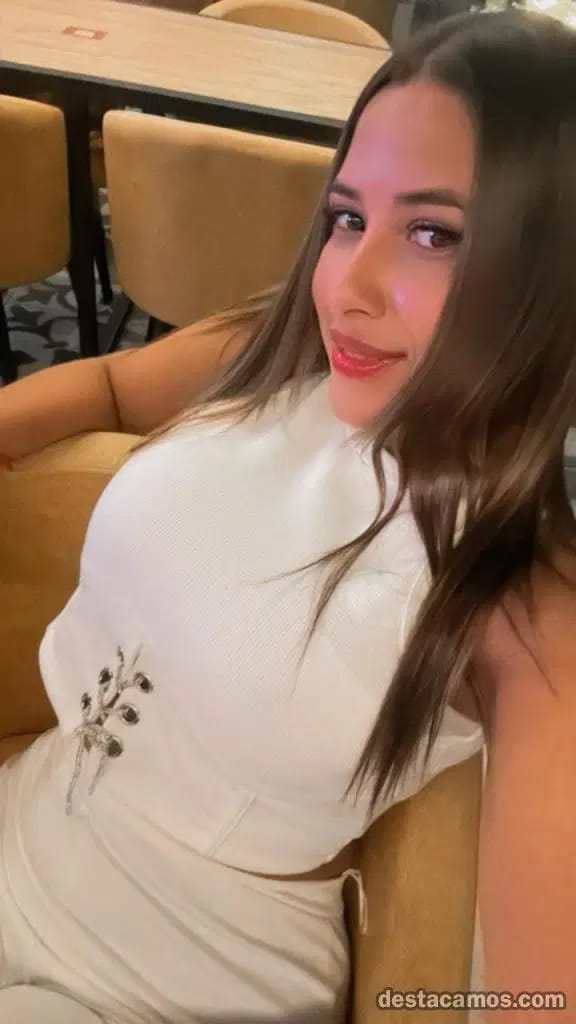 RECIEN LLEGADA TIA Y SOBRINA EN SANTIAGO DE COMPOS