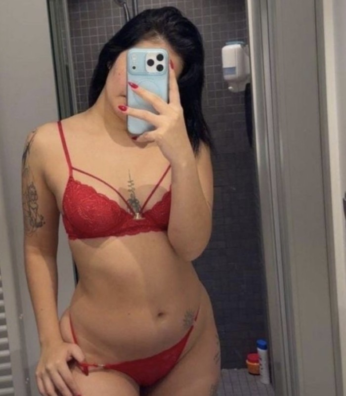Caliente Venezolana ojos claros Hago de todo papi