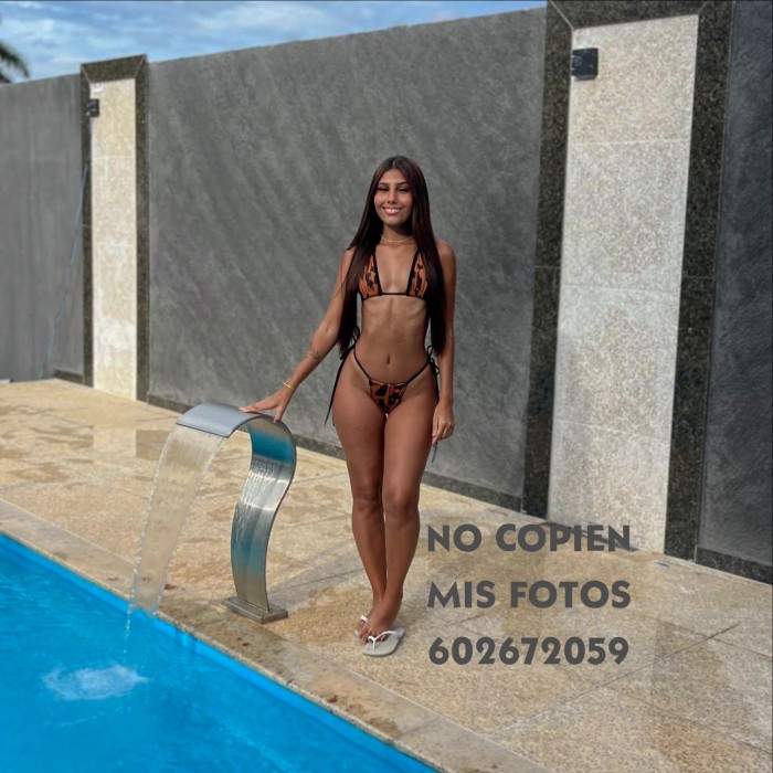 Delgadita colombiana independiente VIVO SOLA
