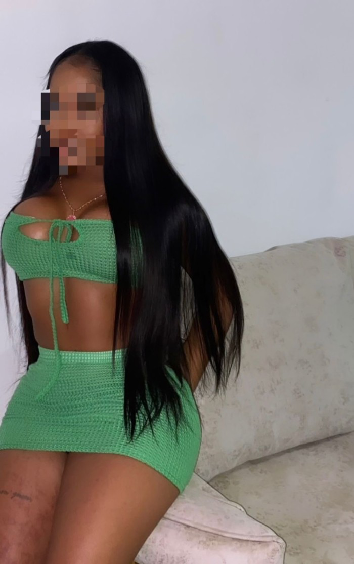 Chica de lujo negrita impresionante en Mallorca