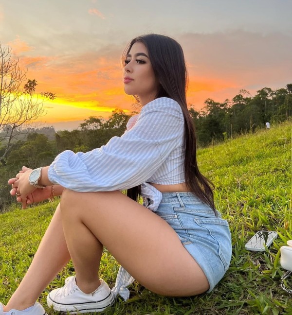 Chica joven y fiestera
