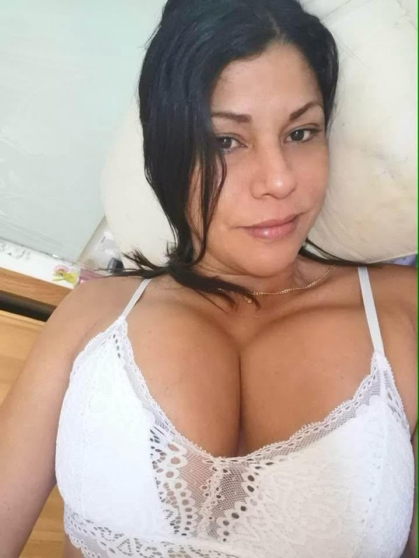 Fiestera madurita latina en cambados