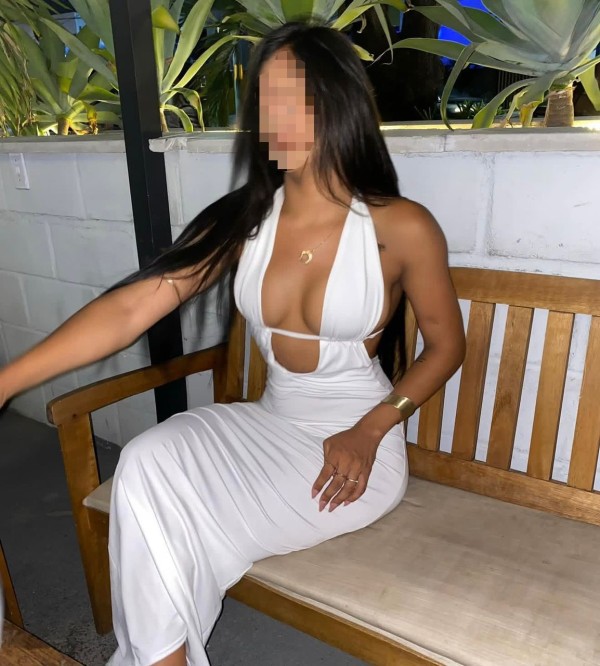 LATINA MUY SENSUAL Y CARIÑOSA CON DESEOS DE PASARLA MUY BIEN