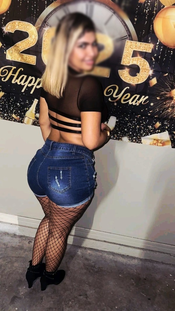 CRISTAL TU CHICA COMPLACIENTE