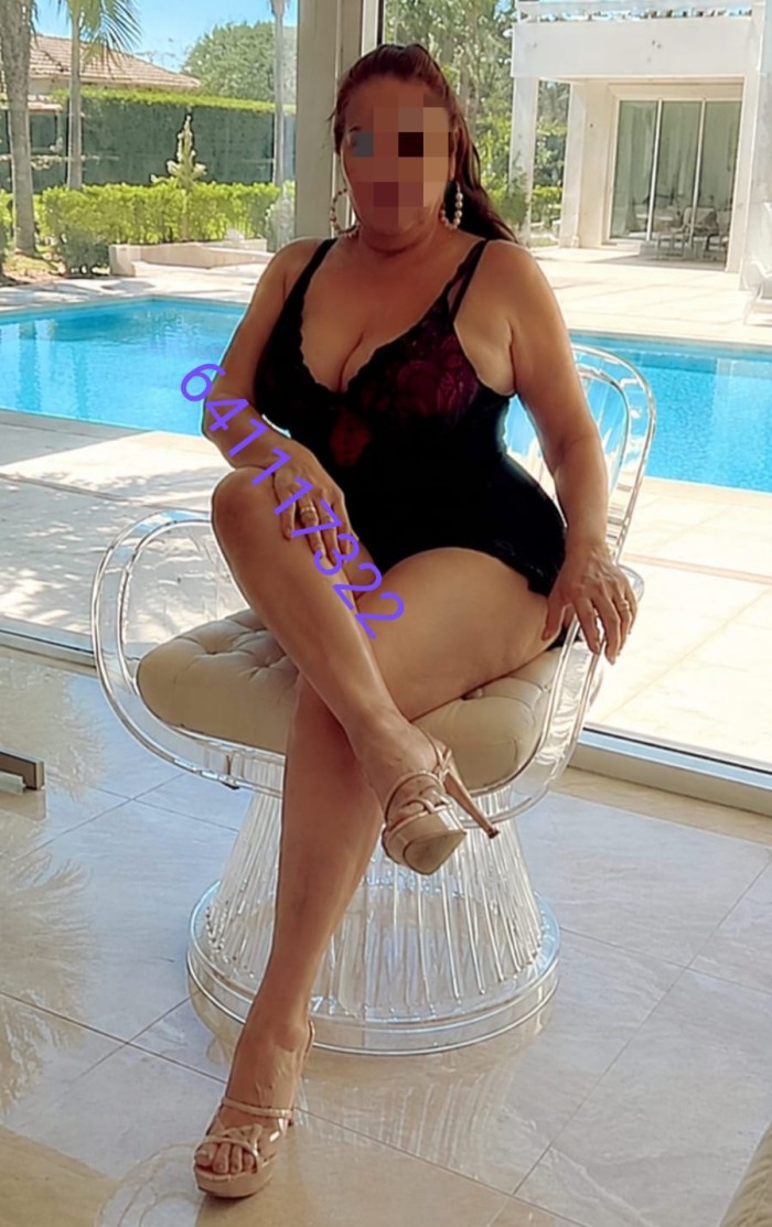 NOVEDAD CARMELA TU MADURITA GUAPA Y SIMPATICA EN BORMUJOS