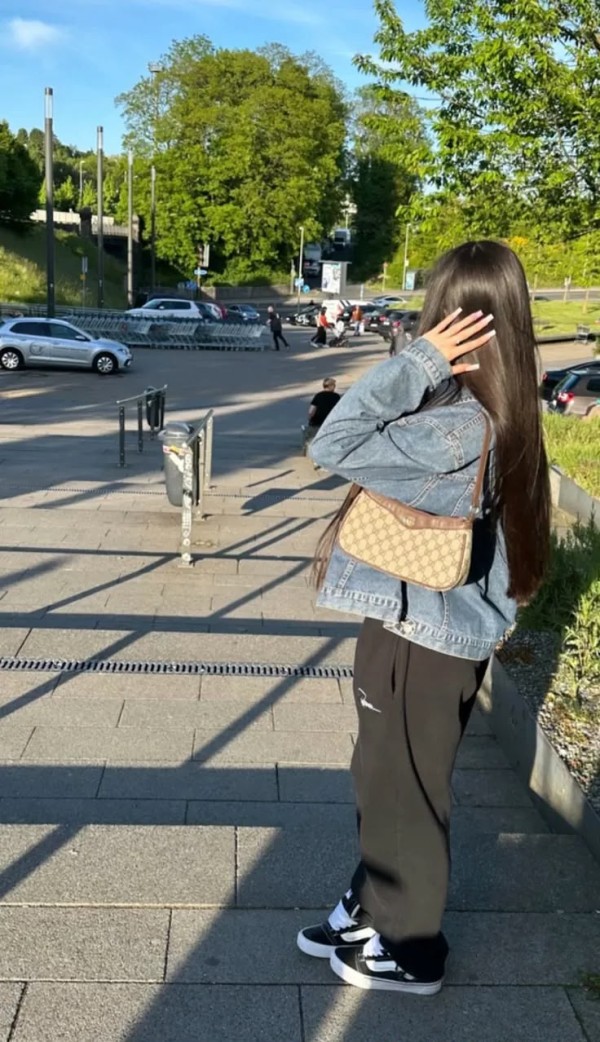 Laura jovencita complaciente Gijón