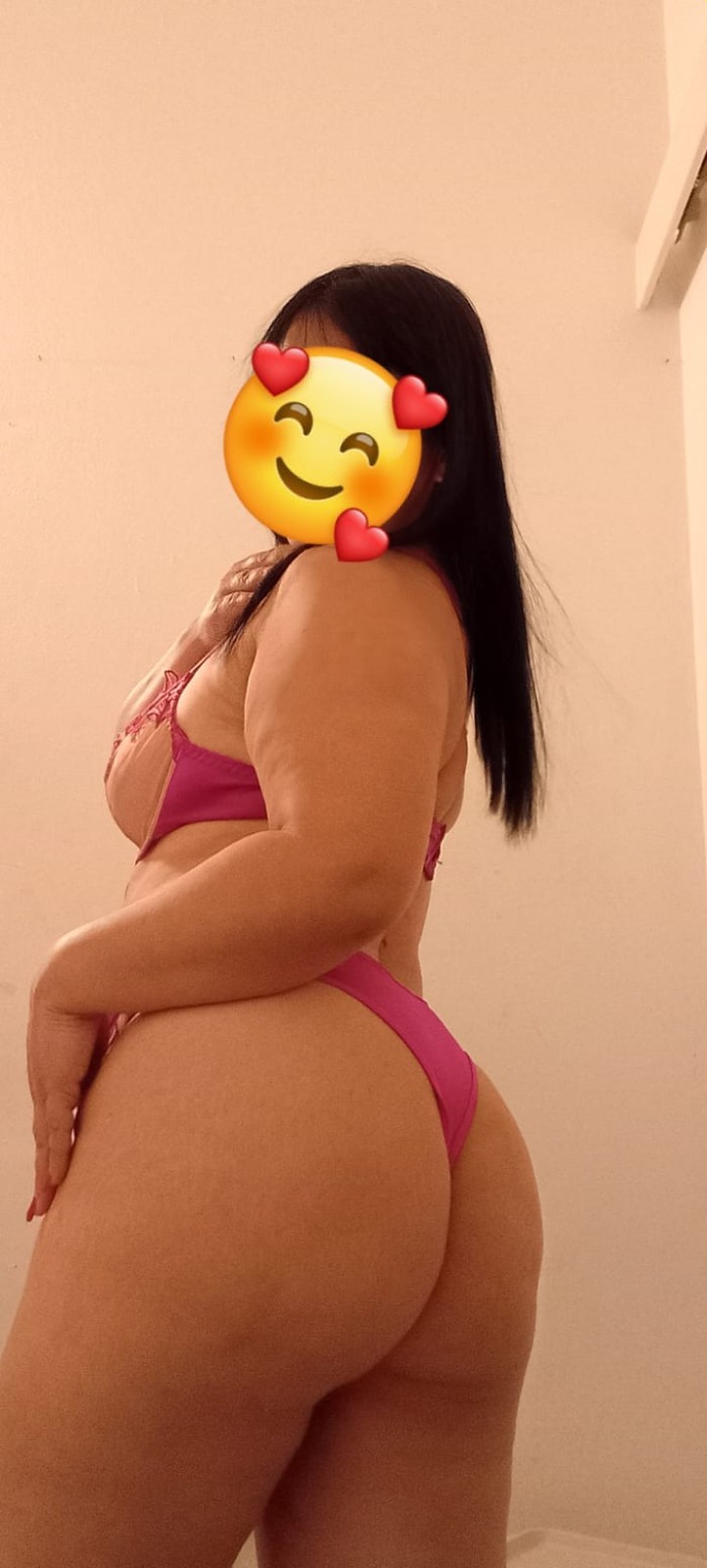 Trato de novios completamente en la cama