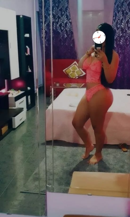 KARINA COLOMBIANA 28 años Rica Latina