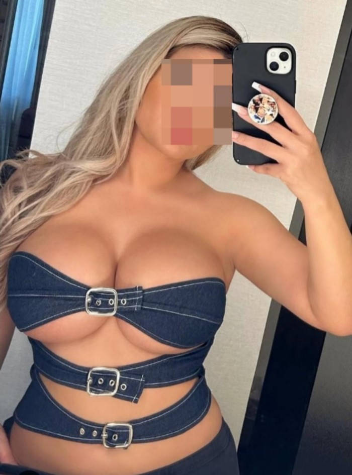 EN AVILES MUJER COMPLACIENTE A TUS CAPRICHOS