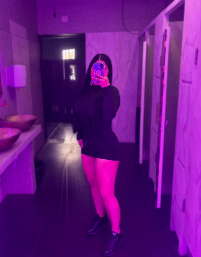 Colombiana jovencita muy sexy y entregada