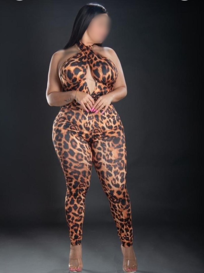 ESCORT CACHONDA Y TETONA EN MESA Y LOPEZ