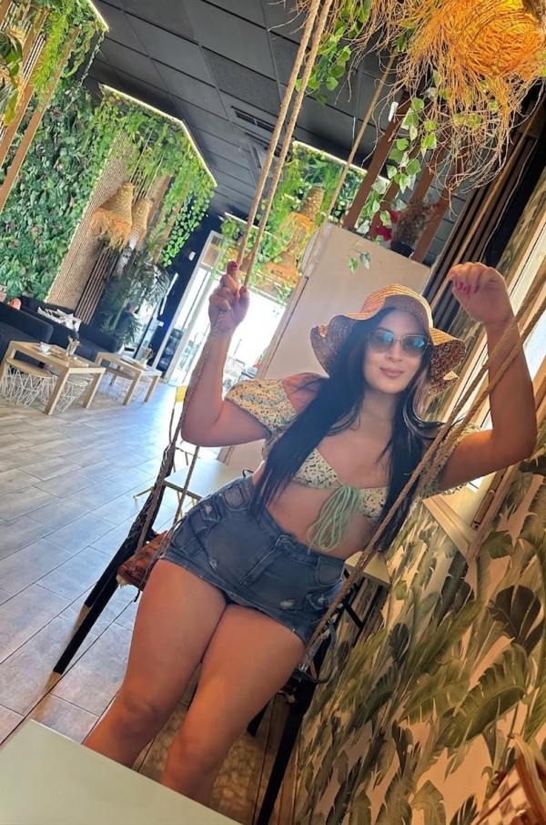 2 chicas 18 y 24 años  Roquetas 🩷