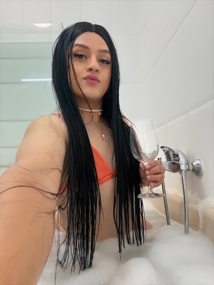 Encantadora TRANS, Dulce y cariñosa