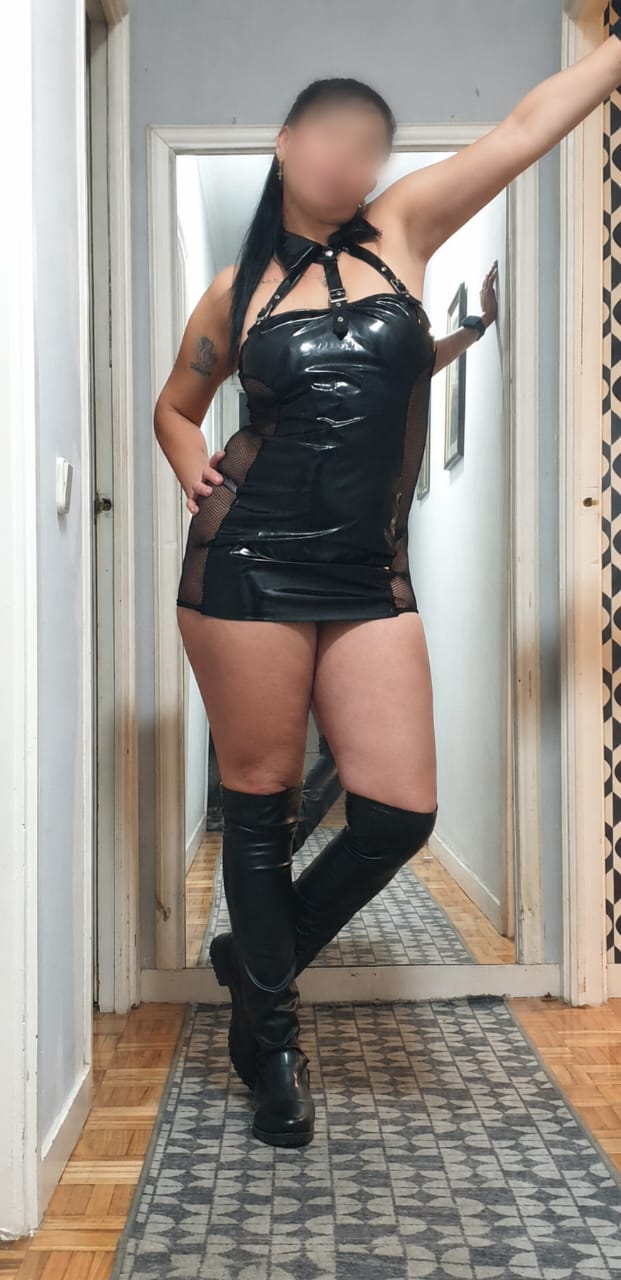 Paula una zorra a la que le encanta el cuero