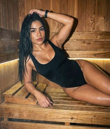 Kinky new girl—into threesomes and couples, loves to party, available 24/7
