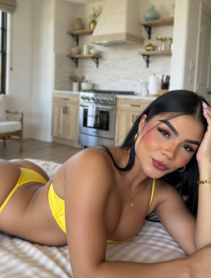 Kinky new girl—into threesomes and couples, loves to party, available 24/7