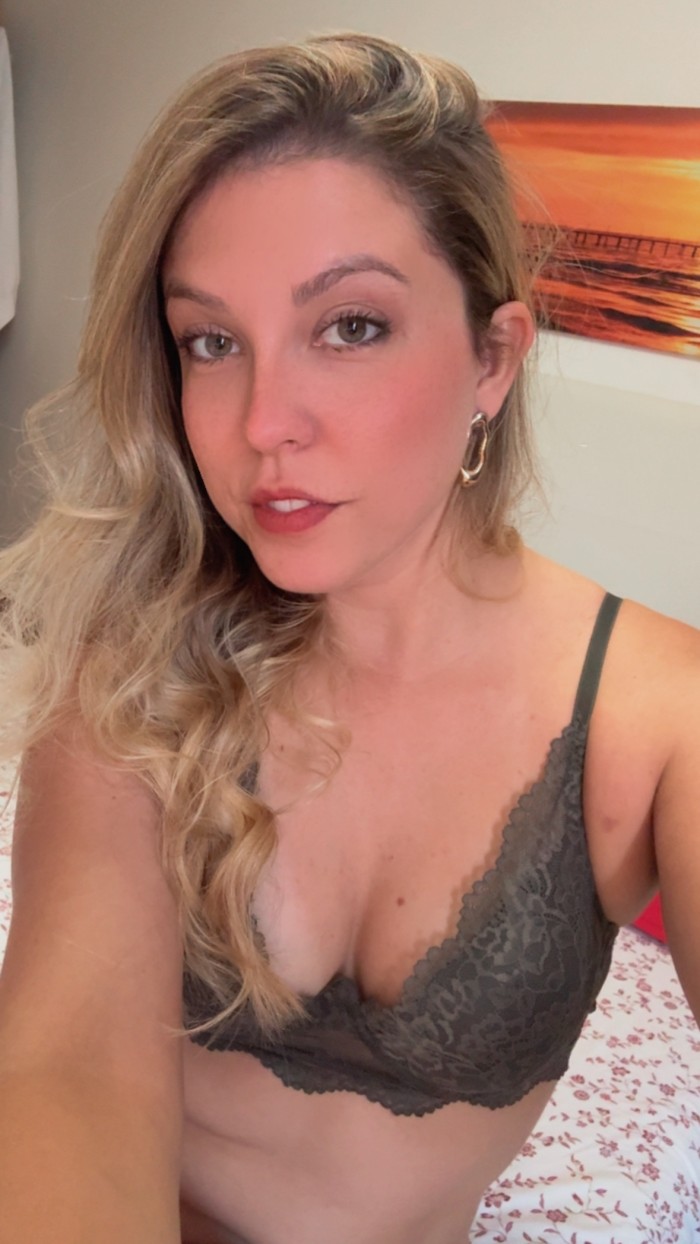 Bianca una chica coqueta y traviesa