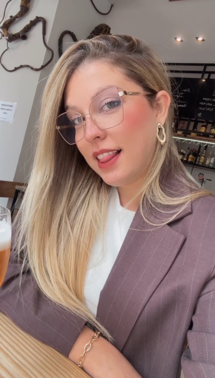 Bianca una chica coqueta y traviesa