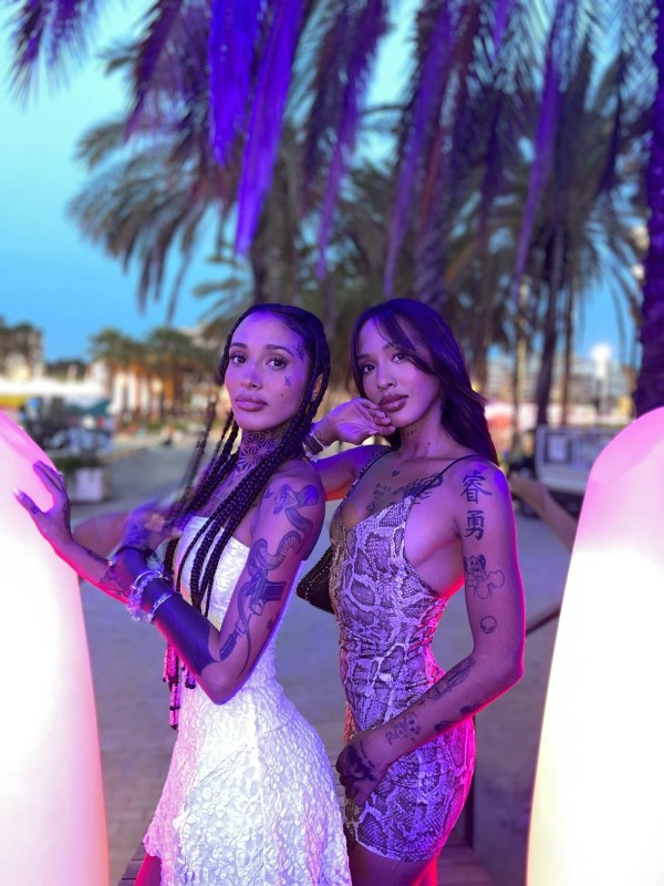 GEMELAS – TWINS SISTERS – LOLITA MODELS AGENCY MORE THAN 18 GIRLS AVAILABLE
