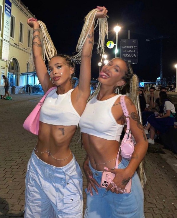 GEMELAS – TWINS SISTERS – LOLITA MODELS AGENCY MORE THAN 18 GIRLS AVAILABLE
