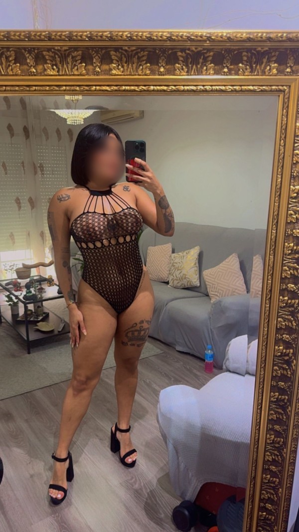 Mónica COLOMBIANA joven 25 años , CALIENTE ,GUAPA, Y RICA MAMADA AL NATURAL