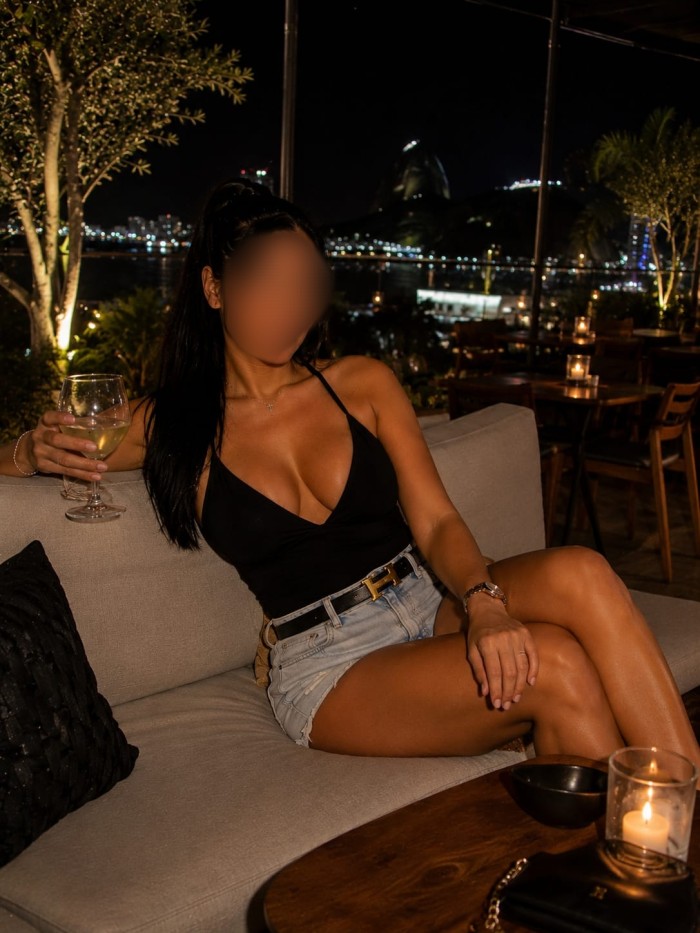 MORENA TETONA CON GANAS DE FIESTA ZARAGOZA