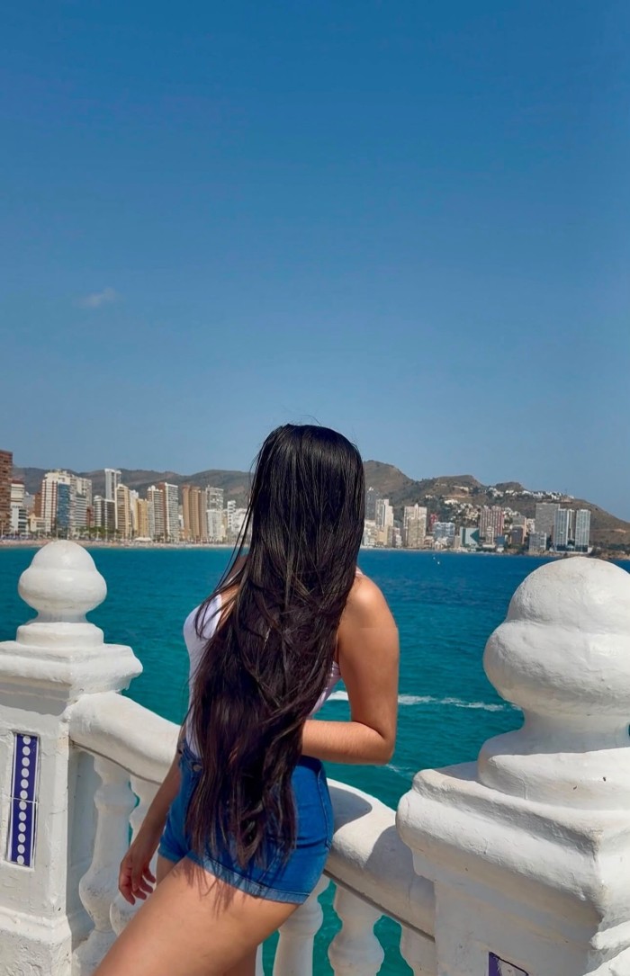 Morenita muy cachonda en Fuengirola