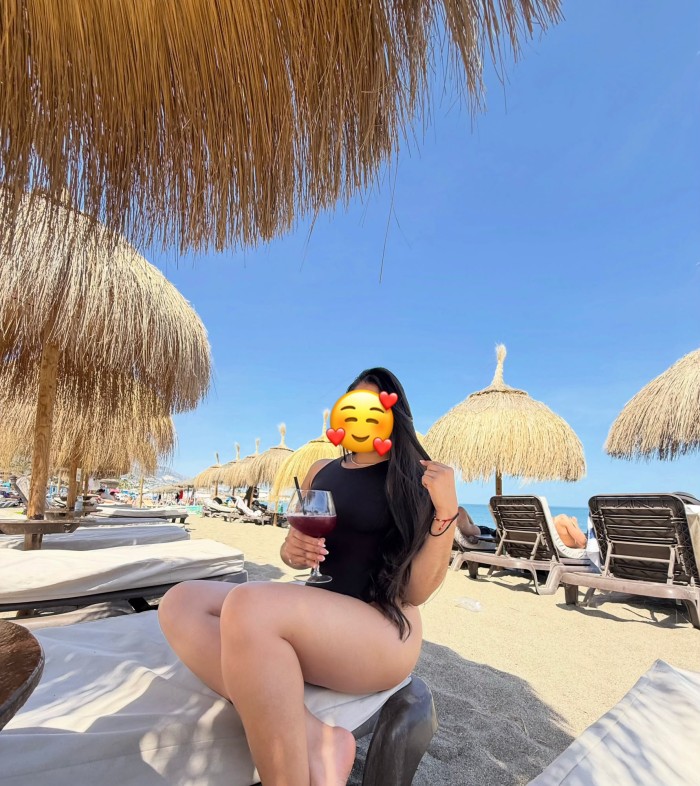 Morenita muy cachonda en Fuengirola