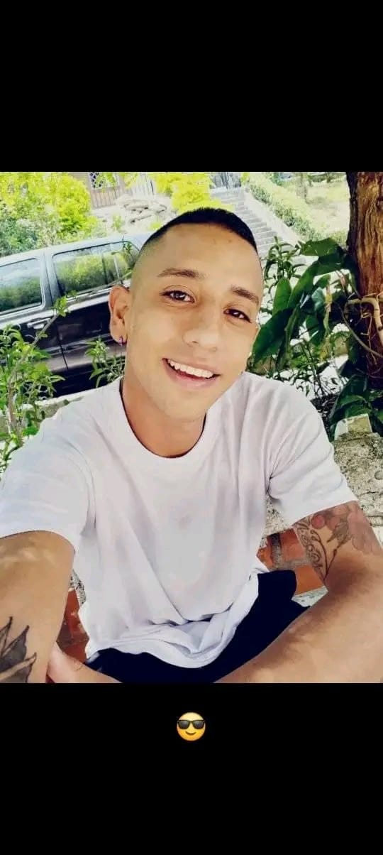 Chico jovencito con Ganas de experimentar