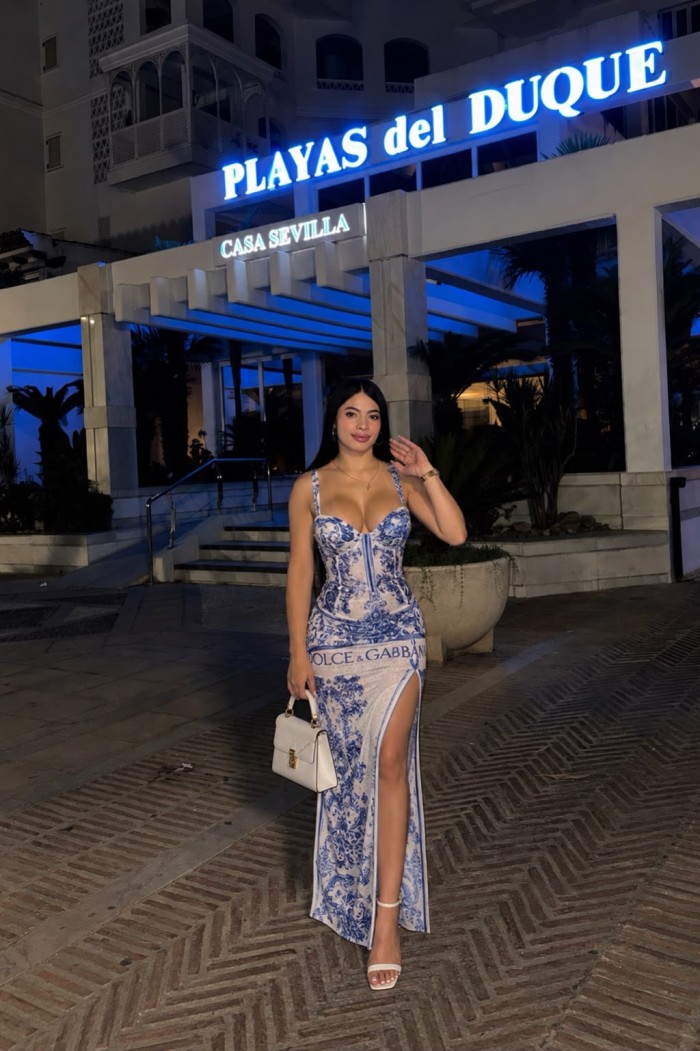 Latina implicada, Fotos reales y actuales
