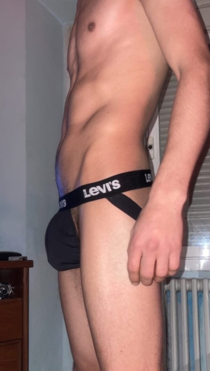 Chico varonil dotado versátil hetero curioso